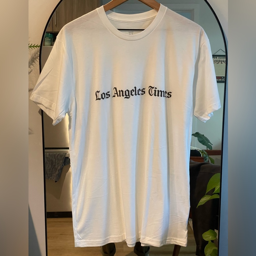 NWOT - Men’s Los Angeles Times MASTHEAD T-SHIRT - Large